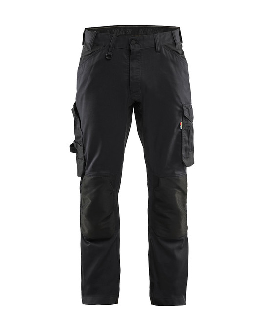 Engineered for extreme durability, the BLAKLADER Trousers 1751 in Black features reinforced Kneepad Pockets, integrated , and premium Cotton with Stretch.