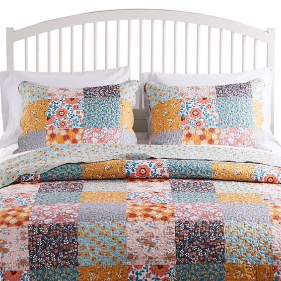 Carlie Calico Patches Quilt Set