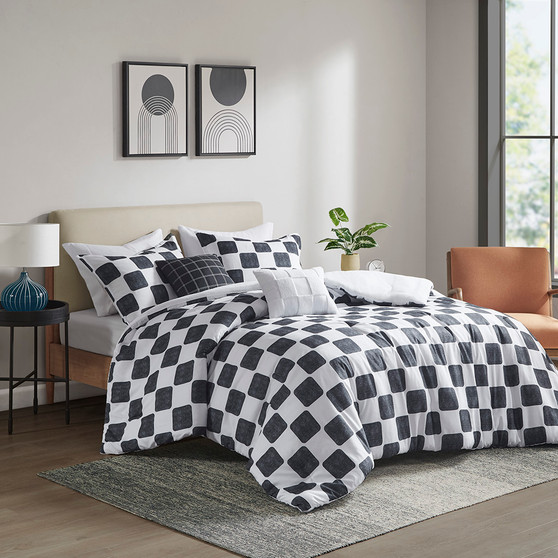 Intelligent Design Miley Black/White Checkered Comforter Set