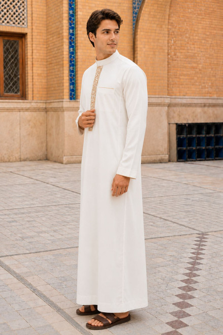 Luxury Embroidered Saudi Thobe – Warm & Elegant Winter Wear