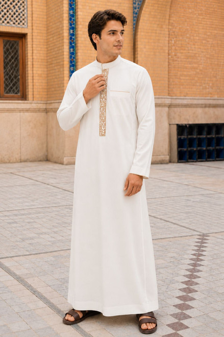 Luxury Embroidered Saudi Thobe – Warm & Elegant Winter Wear