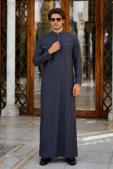 Elegant & Warm Winter Thobe for Men – Luxury Embroidered Saudi Thobe