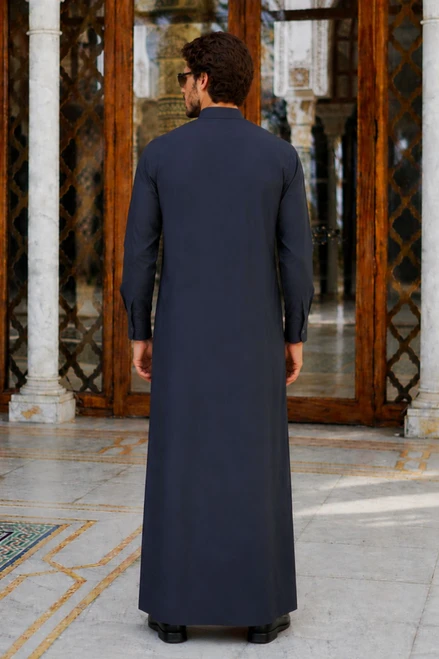 Elegant & Warm Winter Thobe for Men – Luxury Embroidered Saudi Thobe