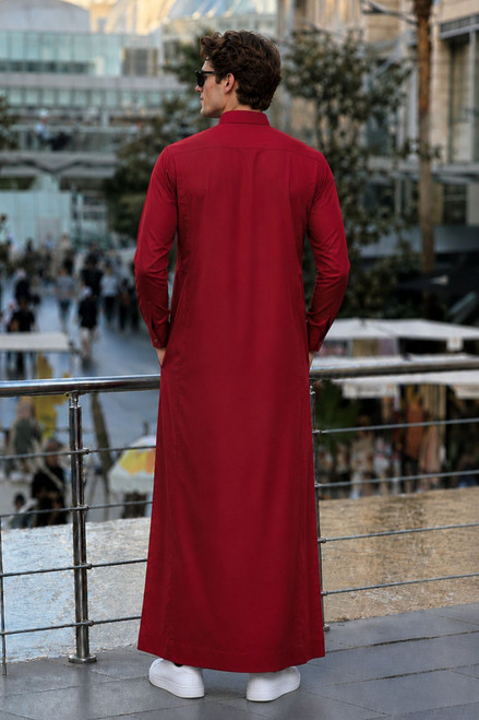 Comfortable Maroon Winter Saudi Thobe – Warm & Elegant
