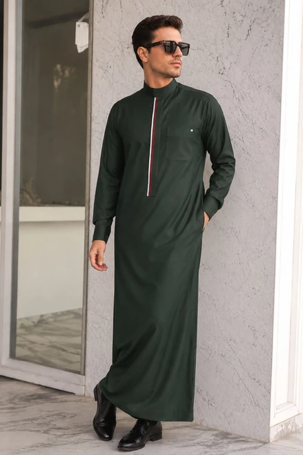Sophisticated Dark Green Saudi Thobe for Formal Occasions