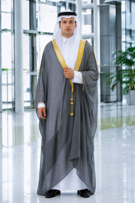 Classic Gray Gulf-Style Bisht – Men’s Traditional Cloak
