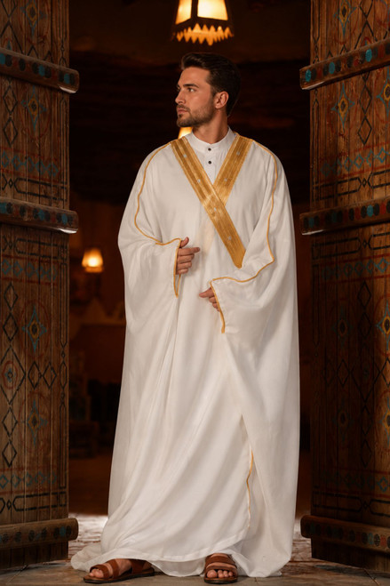 Prestige White Gulf Bisht – Elegant Cloak for Men
