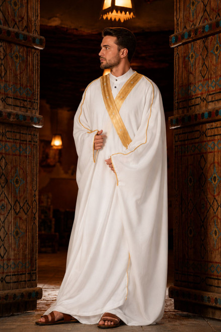 Prestige White Gulf Bisht – Elegant Cloak for Men
