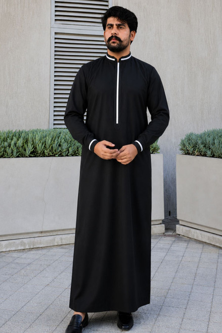 Stylish Black Kuwaiti Thobe – Elegant and Comfortable for Men