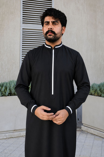 Stylish Black Kuwaiti Thobe – Elegant and Comfortable for Men