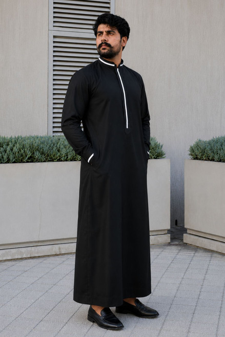 Stylish Black Kuwaiti Thobe – Elegant and Comfortable for Men