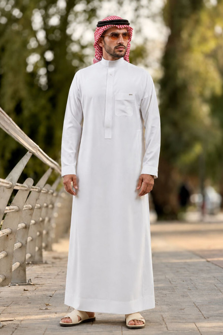 Saudi Flex-Fit Thobe for Men – Comfortable & Stylish Everyday Wear
