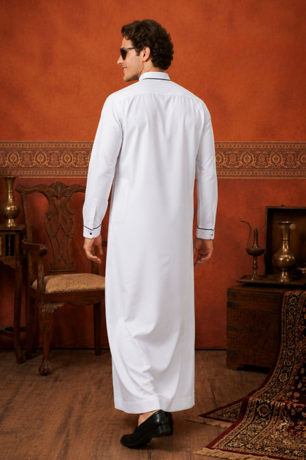 Men’s White Saudi Thobe With Traditional Embroidery