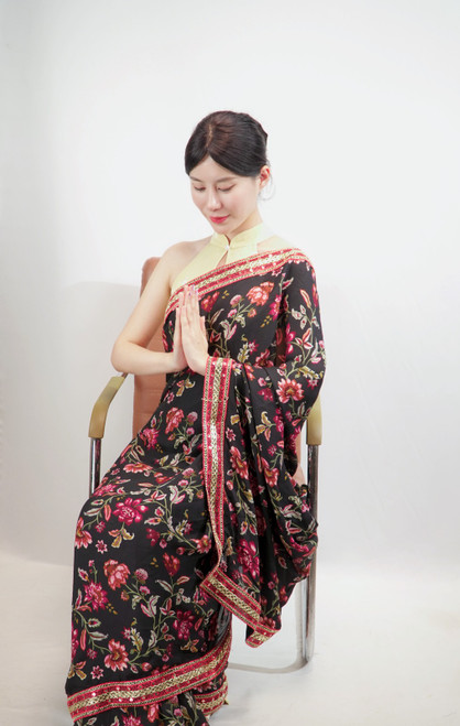 Elegant Black Floral Georgette Saree with Rich Embroidered Border Elegant Black Floral Georgette Saree with Rich Embroidered Border