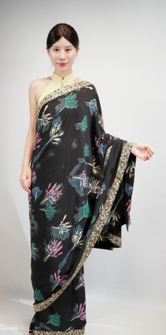 Chic Black Floral Printed Saree with Ornate Zari Border Chic Black Floral Printed Saree with Ornate Zari Border