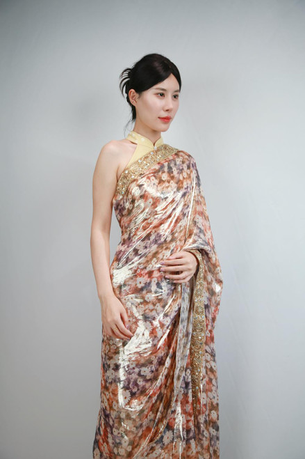 Elegant Multicolor Floral Printed Saree with Ornate Gold Border Elegant Multicolor Floral Printed Saree with Ornate Gold Border