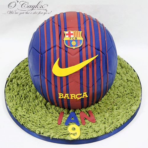 How to make a Soccer Ball Cake Barca - YouTube