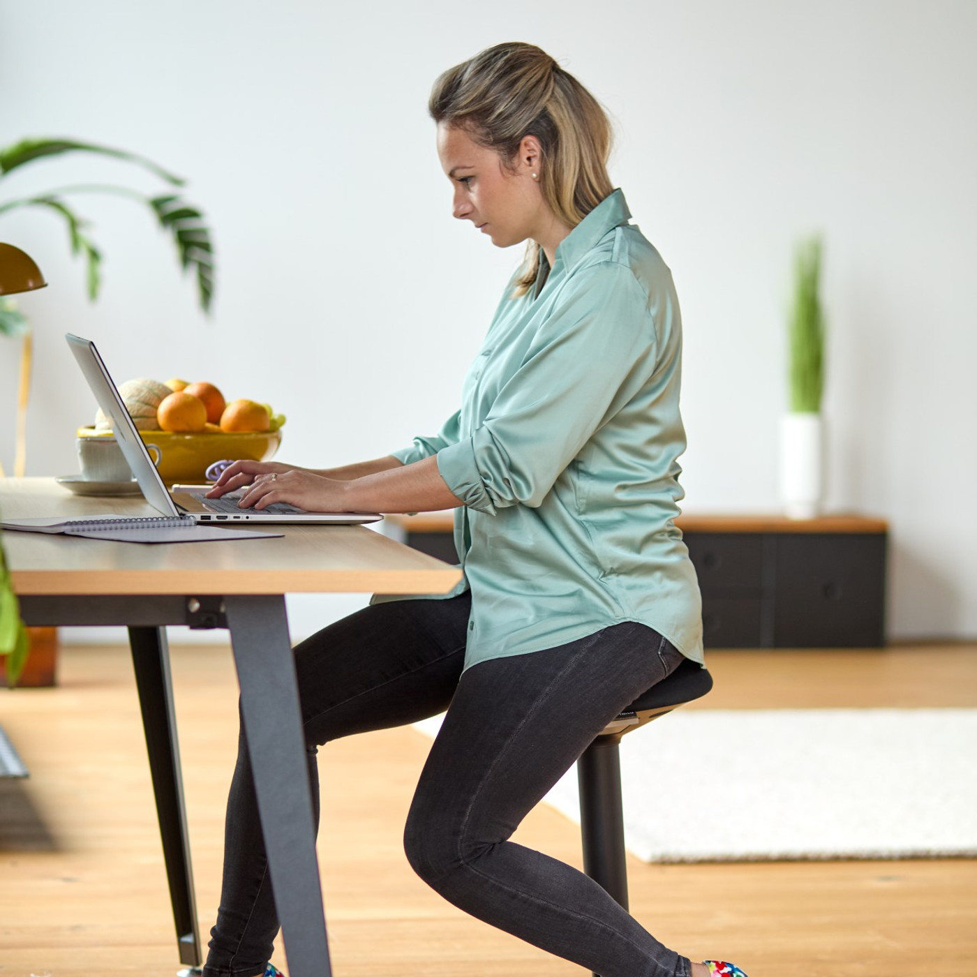 Tabouret assis-debout Move