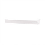 Système de gestion des câbles ofinto blanc, vue de côté – goulotte blanche pour bureau réglable en hauteur Elevate avec logo ofinto sur fond clair
