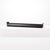 Système de gestion des câbles ofinto noir pour bureau réglable en hauteur Elevate – vue produit isolée de la goulotte noire avec logo ofinto sur fond clair
