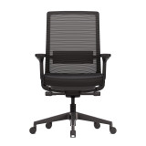 Chaise de bureau ergonomique Active noir mat avec mécanisme synchrone, sur fond de studio blanc