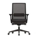 Chaise de bureau ergonomique Active noir mat avec fonction d’inclinaison de l’assise, sur fond de studio blanc