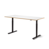 Table Rise réglable électriquement en hauteur, avec plateau blanc et piètement en acier noir, chant finition bois naturel