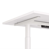 ofinto Rise, vue détaillée – angle du bureau sans gestion des câbles, chant assorti au décor