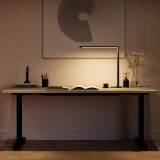 ofinto Lumino Desk noire – lampe LED de bureau à lumière chaude sur un bureau réglable en hauteur ; éclairage d’ambiance pour le poste de travail