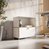 Commode Cubox à abattant en blanc dans un bureau lumineux avec plante et paroi en lattes de bois
