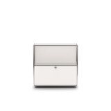 Commode Cubox à abattant en blanc, vue de face, abattant fermé, photo en studio