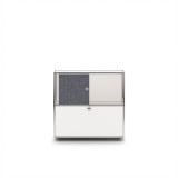 Meuble Cubox avec Soft Panel gris granit avec bouton métallique, corps blanc, photo en studio, vue de face