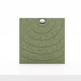 Soft Panel pour meuble Cubox en vert mousse avec bouton métallique, photo en studio, vue de face, motif d'arcs concentriques