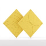 Soft Panel pour meuble Cubox en jaune soleil sans bouton métallique, photo en studio, deux panneaux disposés en losange