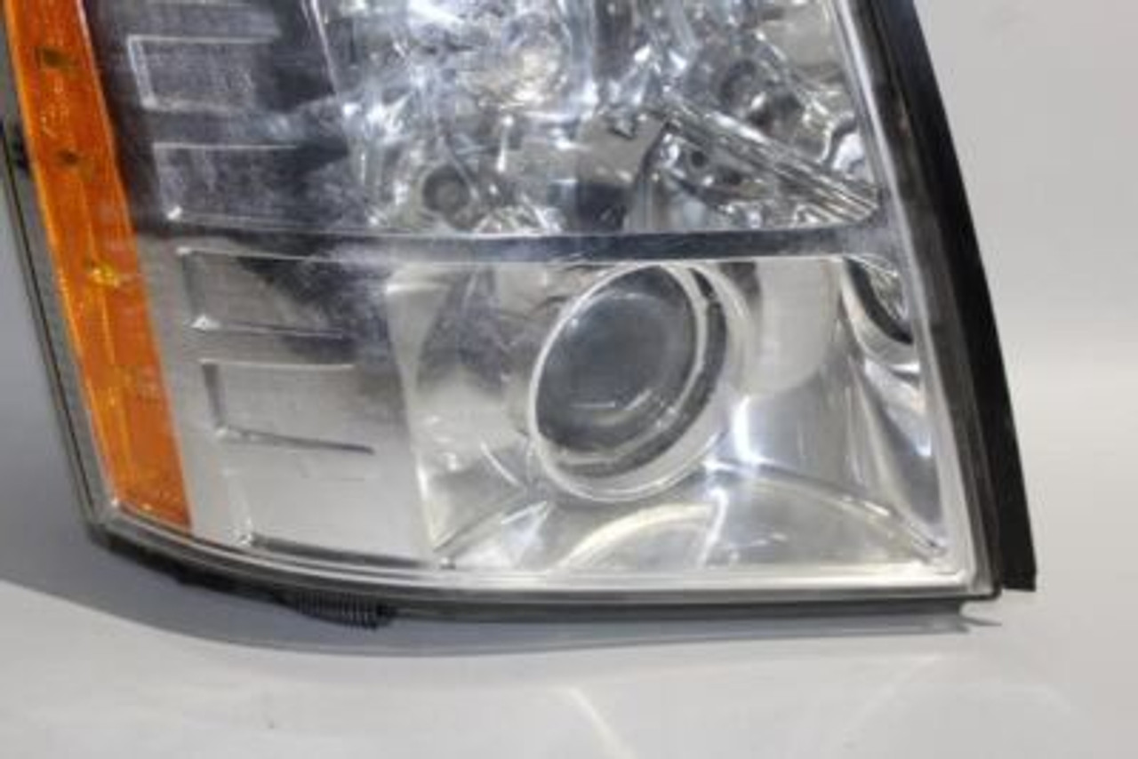Right Passenger Headlight Fits 2007-2009 CADILLAC ESCALADE OEM #23943 15916968