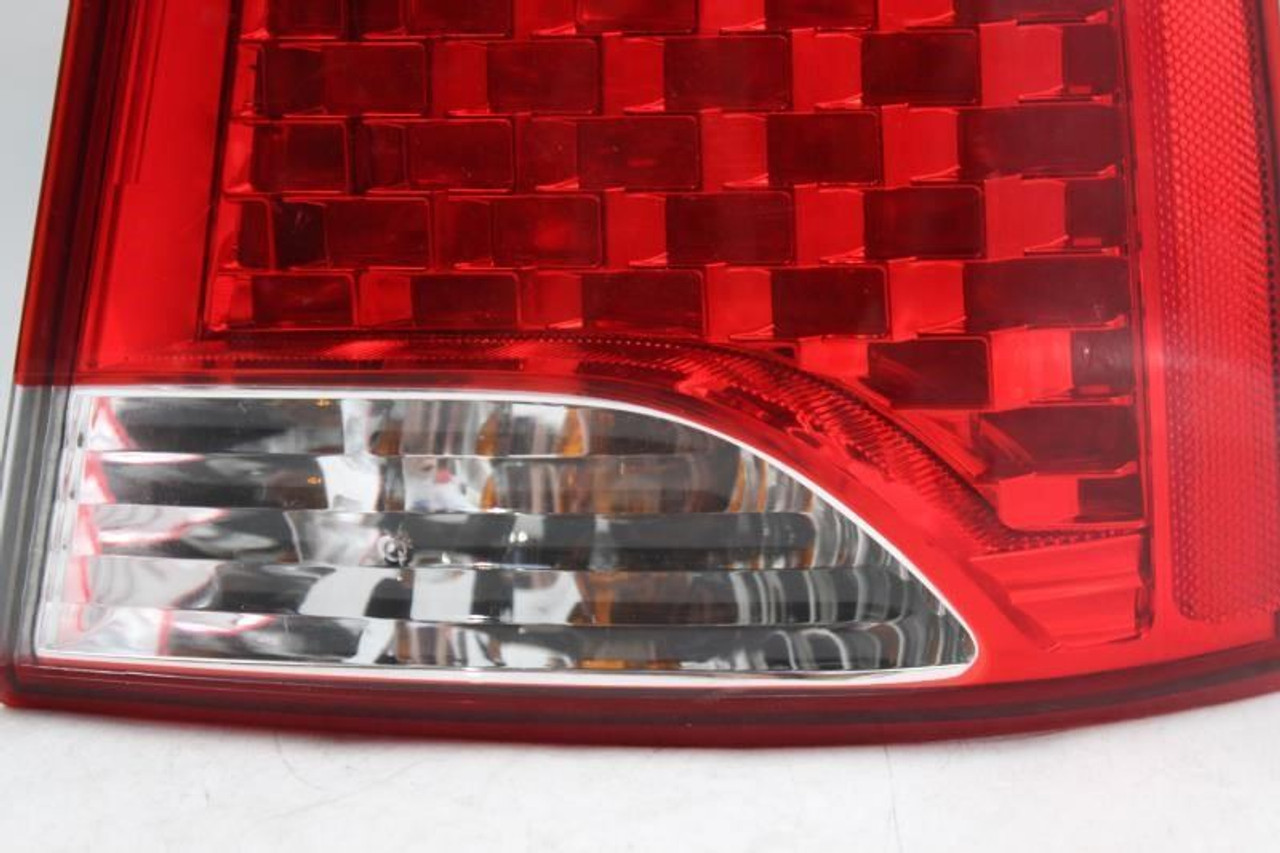 Right Passenger Tail Light Quarter Panel Mounted 2011-13 KIA SORENTO OEM #20394 92402-1U000 high resolution2