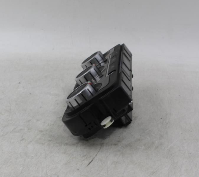 Temperature Control Single Zone Climatic With Heated Seats Fits 09-10 CC 15917 907336AJZJU high resolution2