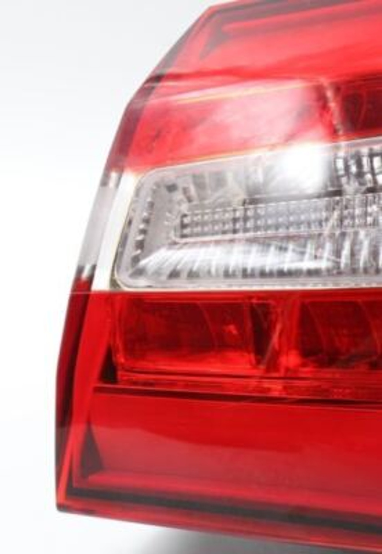 Passenger Right Tail Light Outer Fits 14-16 CADENZA 3928 92402-3R5