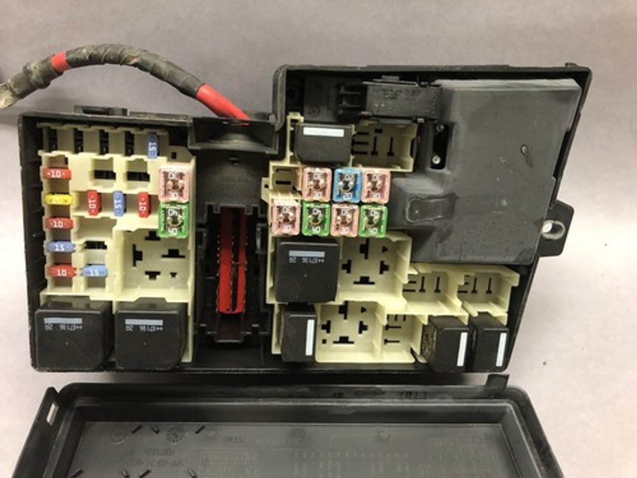2007 VOLVO S40 2.4L ENGINE FUSE BOX OEM 2007 VOLVO S40 2.4L ENGINE FUSE BOX OEM