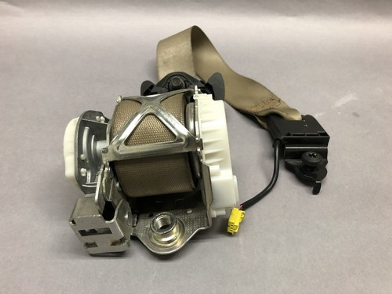 08 09 10 11 12 13 MERCEDES W204 C250 C300 C350 RIGHT PASSENGER TAN SEAT BELT OEM 08 09 10 11 12 13 MERCEDES W204 C250 C300 C350 RIGHT PASSENGER TAN SEAT BELT OEM