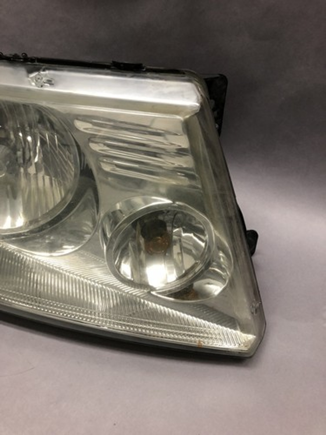 2004 2005 2006 2007 2008 FORD F150 EXC. HARLEY DAVIDSON RIGHT PASSENGER HEADLIGH
