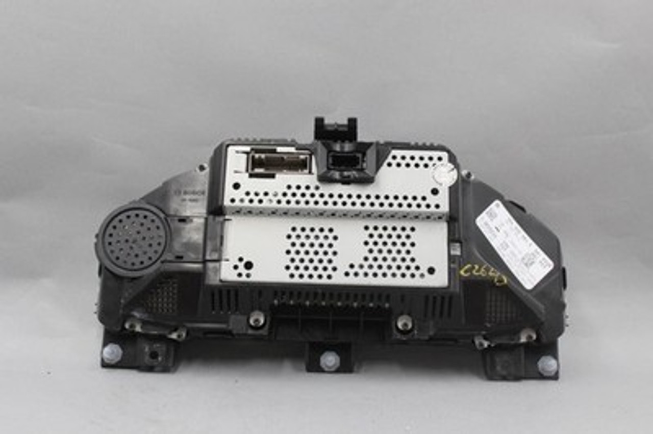 Speedometer Cluster 111K Miles 180 MPH Fits 2013 VOLKSWAGEN TOUAREG OEM #39844 7P6920981E