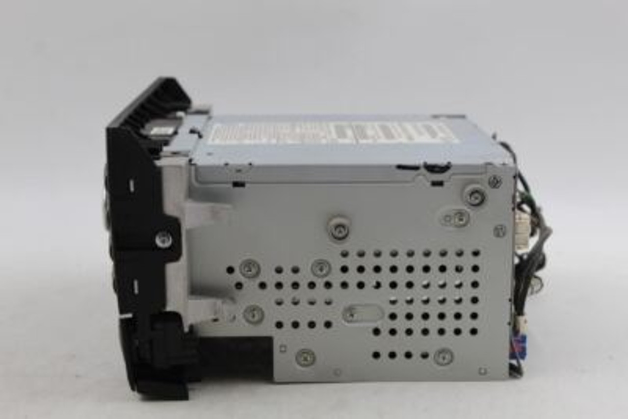 Audio Equipment Radio 207 Type E350 Fits 2010-2011 MERCEDES E-CLASS OEM #33594 A2129069000, A2128202510
