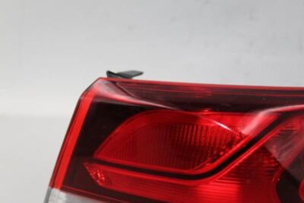 Right Passenger Tail Light Quarter Panel Mounted 18-19 HYUNDAI SONATA OEM #31948 92402C2500