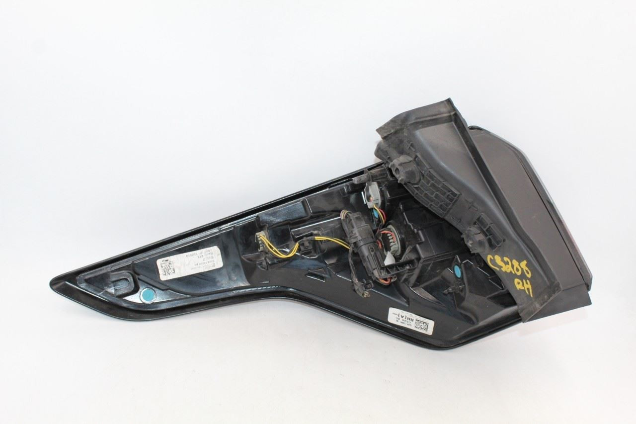 Right Passenger Tail Light Quarter Mounted Fits 2017-2018 FORD ESCAPE OEM #45968 GJ5Z13404C, GJ5413404AG, GJ5413404AF, GJ5413404AE