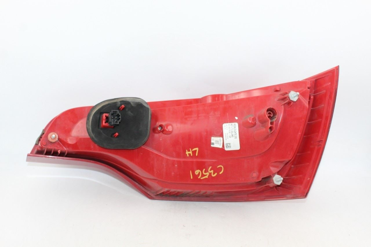 Left Driver Tail Light Gate Mounted Fits 2010-2015 AUDI Q7 OEM #46695 4L0945093G