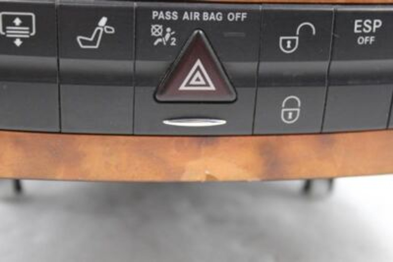 Audio Equipment Radio Fits 2009 MERCEDES E320 OEM #24254 A2116803152