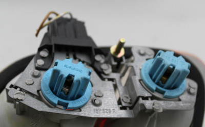 98 99 MERCEDES E320 SEDAN E430 E CLASS RIGHT PASSENGER SIDE INNER TAIL LIGHT OEM 197528R high resolution2