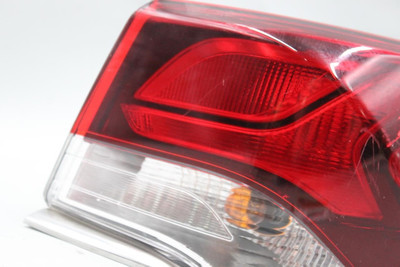 Right Passenger Tail Light Quarter Mounted Fits 2018-19 HYUNDAI SONATA OEM 35032 92402C2500