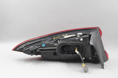 2017-2020 MASERATI LEVANTE RIGHT PASSENGER OUTER TAIL LIGHT OEM #44657 20670206